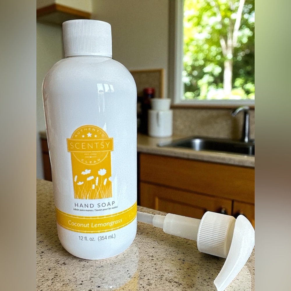 Scentsy Coconut Lemongrass‎ Handsoap with Pump
12 oz